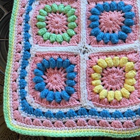 Vtg Granny Squares Multicolor Handmade Crochet  Pink Blue Green Yellow Afghan - Picture 2 of 7